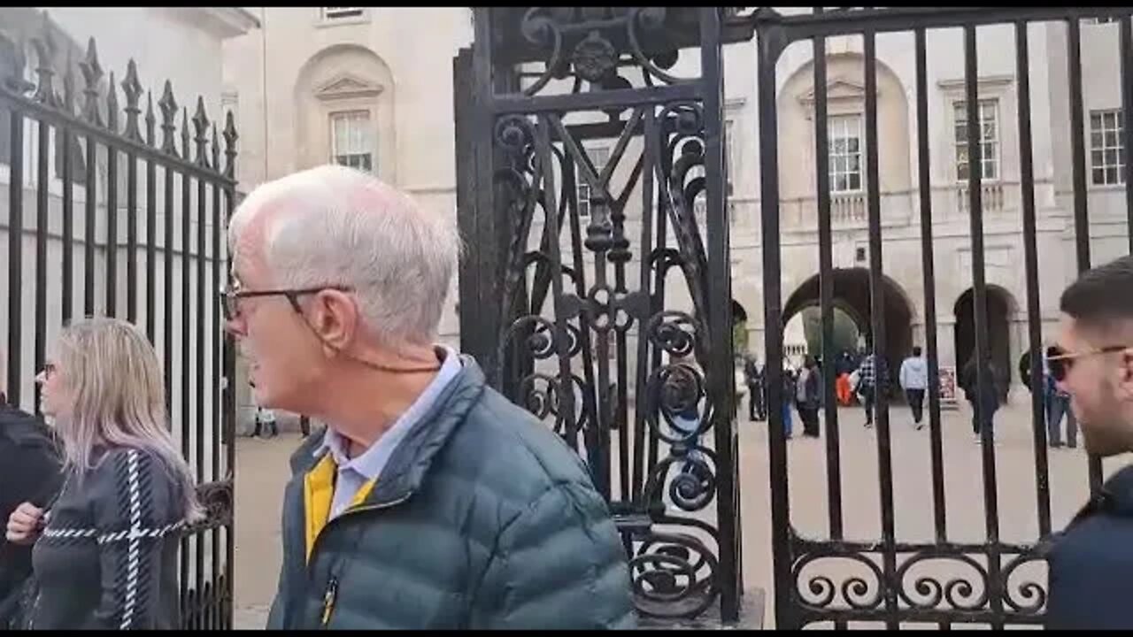 Tourist shouted at by the kings guard. stand clear of the arches #horseguardsparade