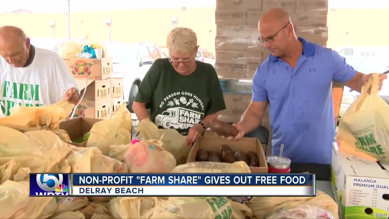 "Farm Share" gives out free food in Delray Beach