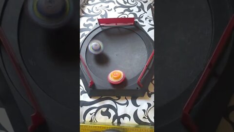 batalha de beyblade valkyrie vs phoenix (vencedor surpreendeu 😱🔥)