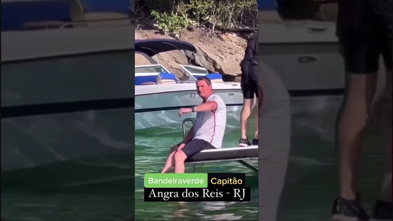 É tanta "preocupação" por causa das joias que resolveu curtir no barco - Bolsonaro sempre