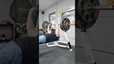 275lbs Bench warm-ups, Crazy 🤪 old man