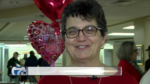 Gold Star mothers give Valentines to veterans