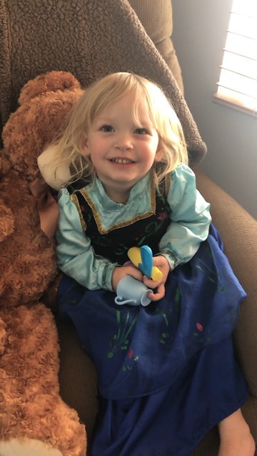 Funny little girl has difficult time pronouncing the word 'Christmas'