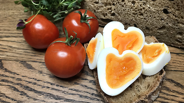 How to make a heart shaped egg for Valentine's Day