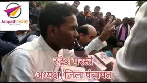 कलेक्ट्रेट में छात्र आंदोलनकारियों का हंगामा