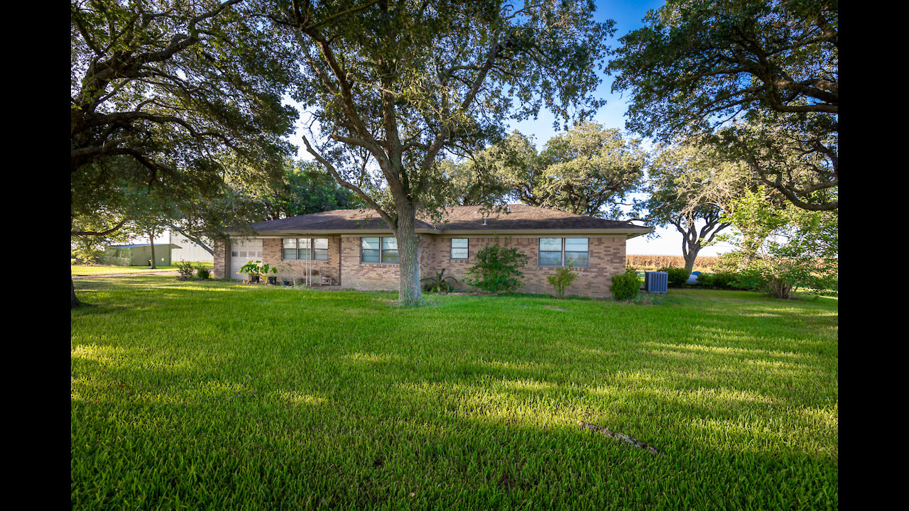 Beautiful Country Home on 26 acres for sale, El Campo, TX