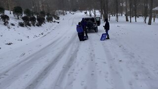 Jeep handles snow —- Snowmeggedon in NC