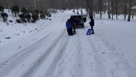 Jeep handles snow —- Snowmeggedon in NC