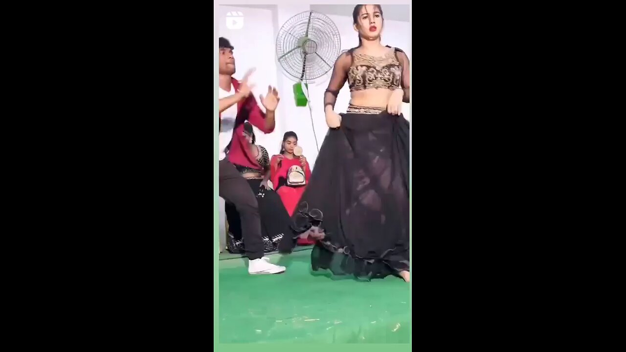 Qayamat chhodkar gujregi girl dance