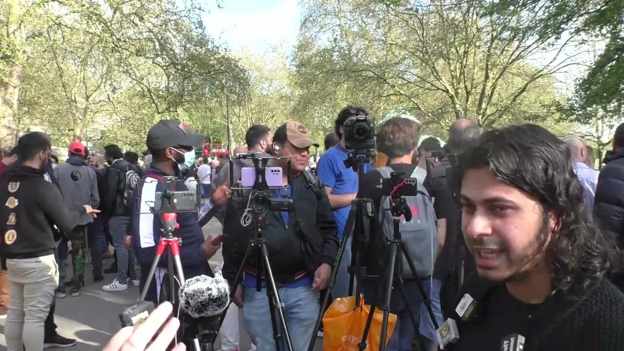 Ambushed! Kate DCCI & DCCI Camera Man v @YemeniteFront Why Allaah is one?