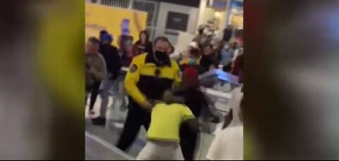 Fights break out after a large group of teenagers gather at Las Vegas mall