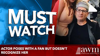 Actor Poses with a Fan But Doesn’t Recognize Her