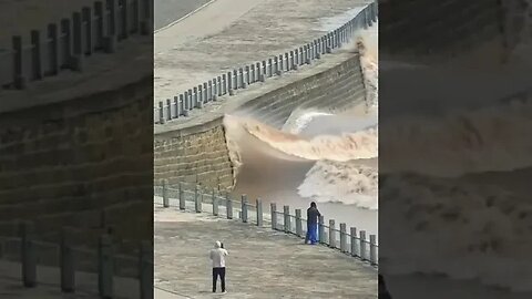 So powerful of Qiantang river#rising #water #nature #fyp