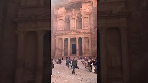 Exploring Jordan: World Wonder Petra #jordan #travel #petra #worldwonder