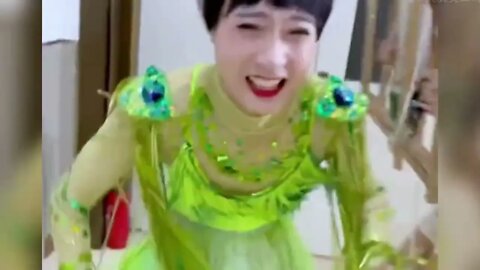 【每日笑星】男生会化妆术能有多搞笑。#搞笑 #专治不开心