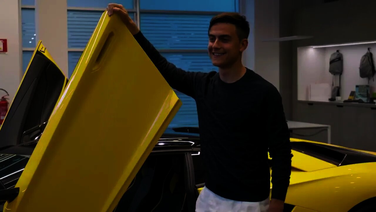 Paulo Dybala и Lamborghini Aventador S Roadster