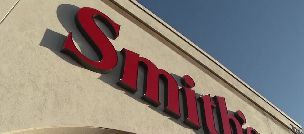 Smith's requiring emloyees to wear masks