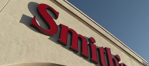 Smith's requiring emloyees to wear masks