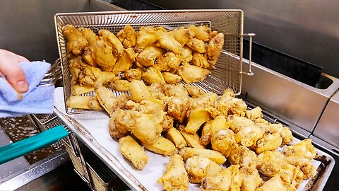 American Food - The BEST HOT CHICKEN WINGS in Chicago! Jake Melnick's