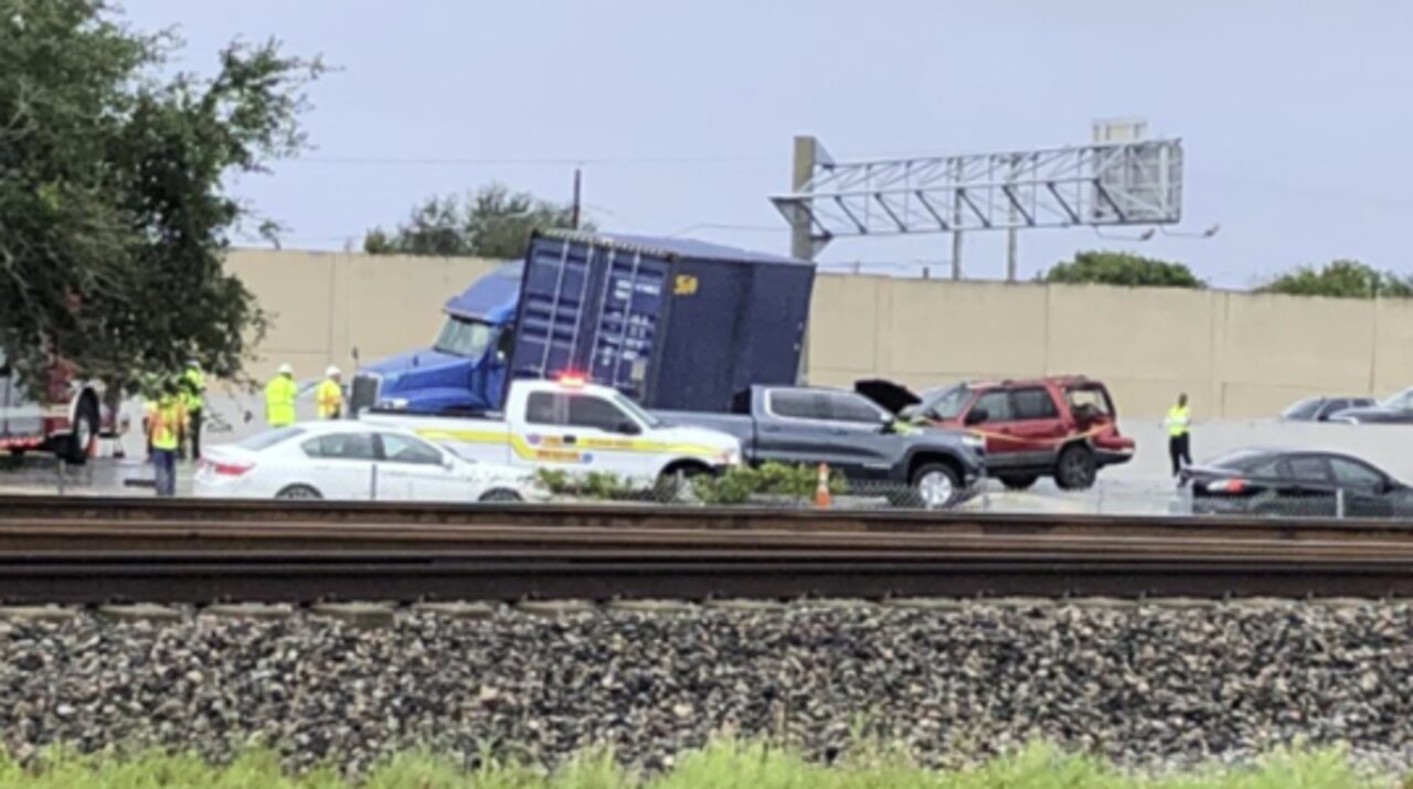 Jackknifed semi causes delays on I-95 SB in Boynton Beach