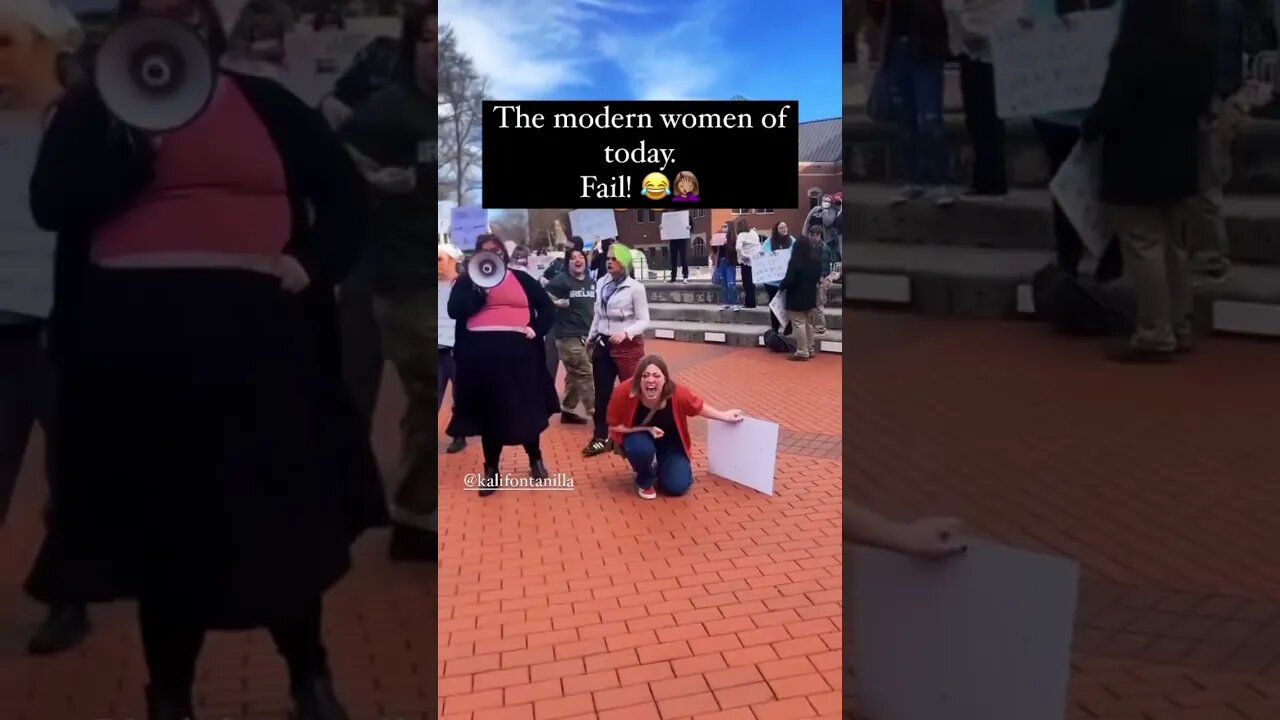 How the 1960’s predicted the modern woman😂🤦🏽♀️