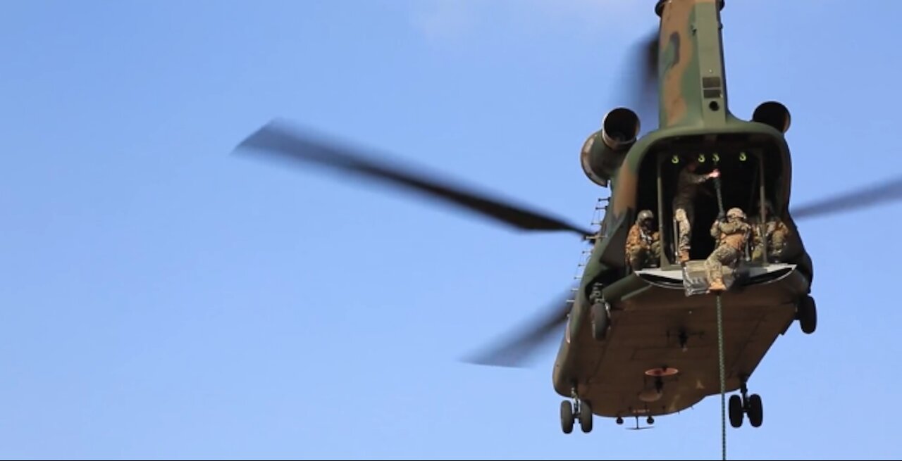 Forest Light: JGSDF’s 30th Infantry Regiment, 3/8 conducts fast roping