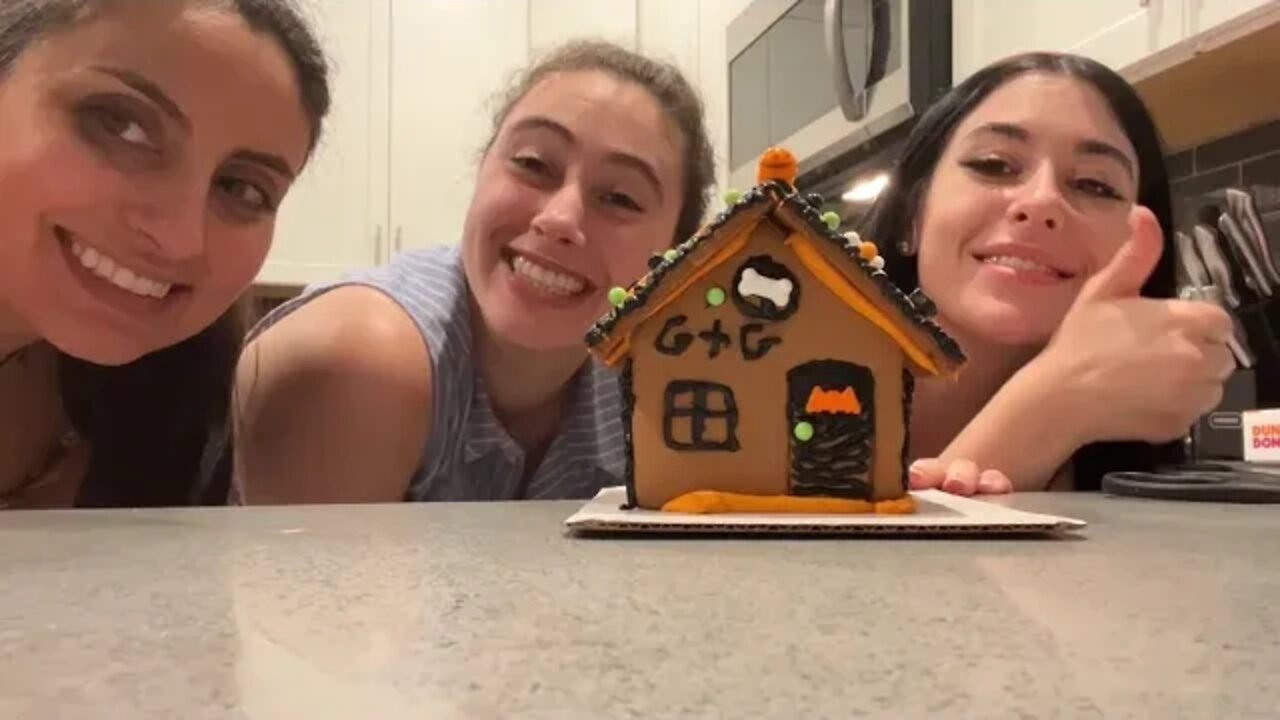 G+G Girls Decorate a Haunted House 👻