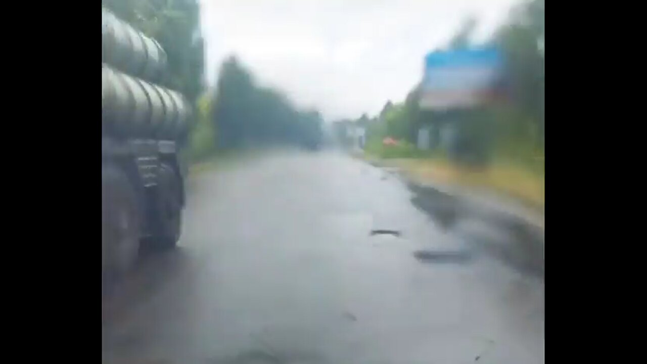 A military convoy with Russian S-300 air defense systems was spotted in the Lugansk People's Republic