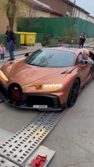 taking delivery of tates bugatti chiron pur soort