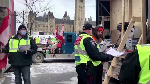 Police Warn Truckers: Leave Ottawa Or Face Arrest!