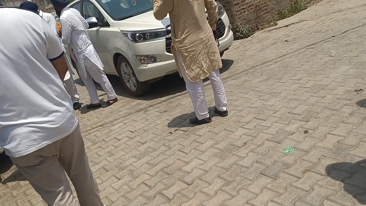 ਸ਼੍ਰੋਮਣੀ ਅਕਾਲੀ ਦਲ ਦੇ ਉਮੀਦਵਾਰ ਸਰਦਾਰ ਇਕਬਾਲ ਸਿੰਘ ਝੂੰਦਾ ਪਿੰਡ ਮੂੰਮ ਪਹੁੰਚੇ ਪਿੰਡ ਦੀ ਲੀਡਰਸਿਪ ਨੂੰ ਮਿਲ਼ਦੇ