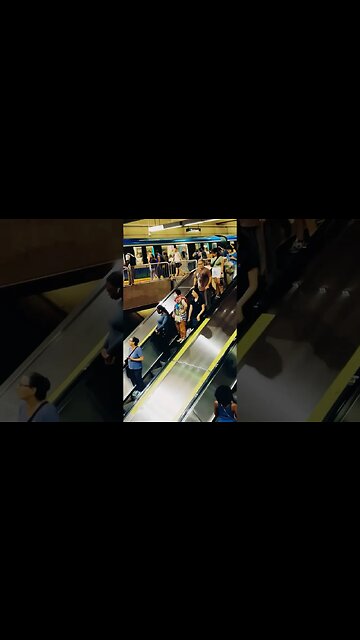 Super busy métro #montreal #viralvideo #travel #montrealtourism
