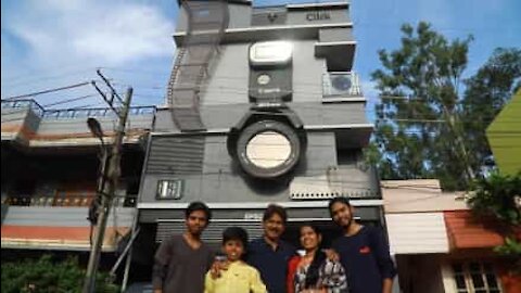 Fotógrafo constrói casa baseada em câmeras fotográficas