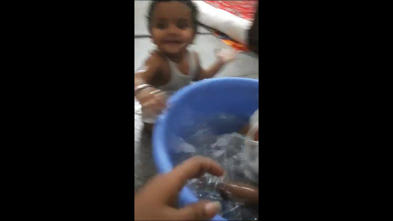 Baby tub bathing