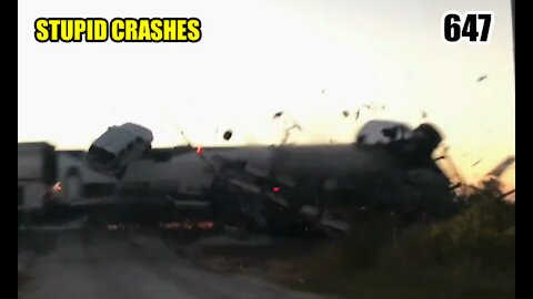 Stupid driving mistakes 647 (October 2021 English subtitles)