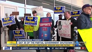 Furloughed and unpaid feds support BWI workers with picket line