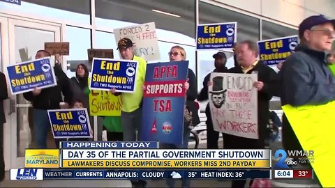 Furloughed and unpaid feds support BWI workers with picket line