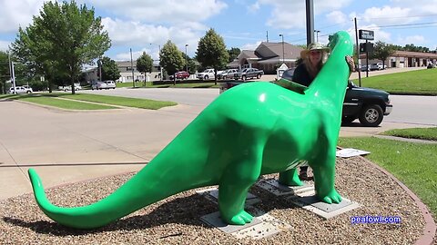 Sinclair Dinosaur. Cedar Rapids, Iowa. Travel USA, Mr. Peacock & Friends, Hidden Treasures