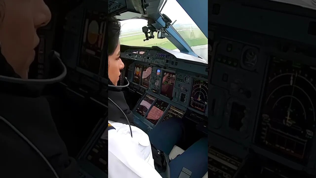 👩🏼‍✈️Airbus A380 Touchdown