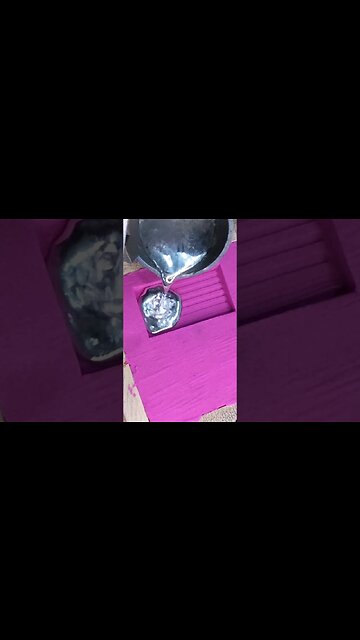 Pouring Molten Metal on Kinetic Sand #shorts #shortsfeed #kineticsand