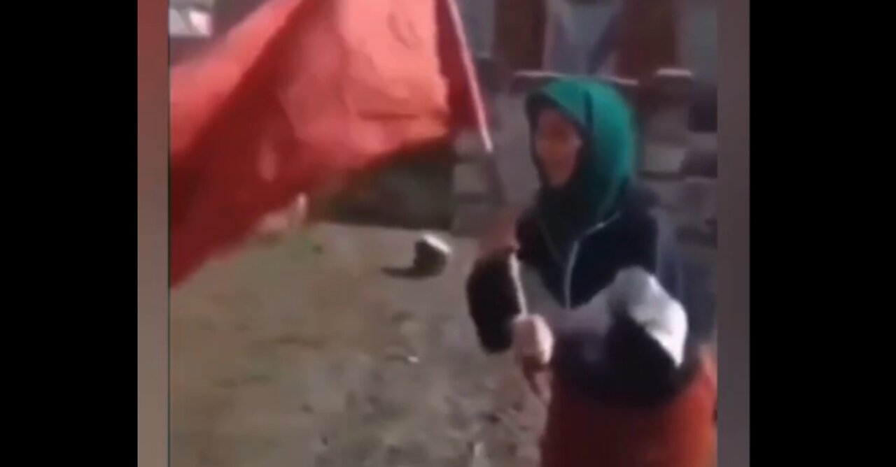 A grandmother who does not forget her identity