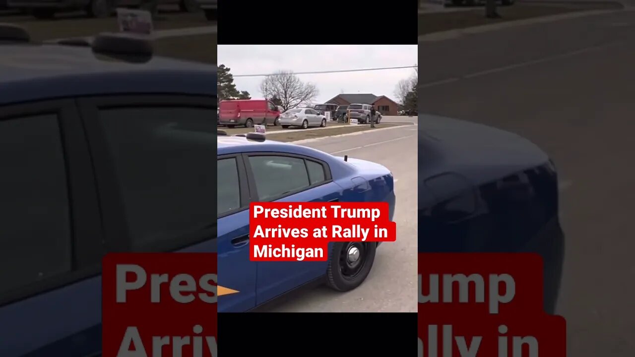 President Trump Arrives at Rally in Michigan #presidenttrump #shorts #midterms2022 #motorcade