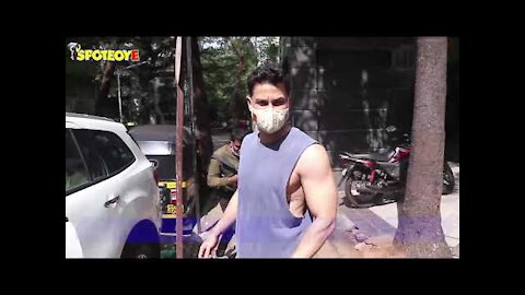 Kunal Kemmu snapped outside gym in Khar | SpotboyE