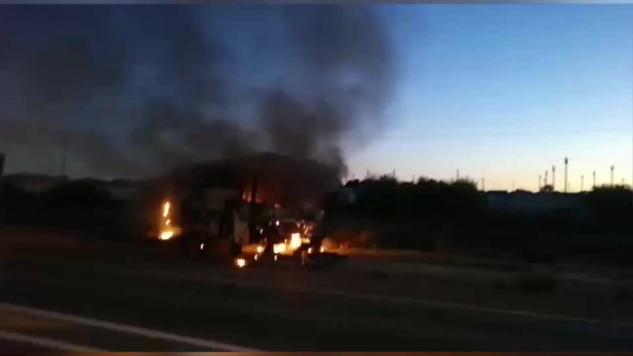 SOUTH AFRICA - Cape Town - Bus set alight in Mfuleni housing protest (Video) (a8b)