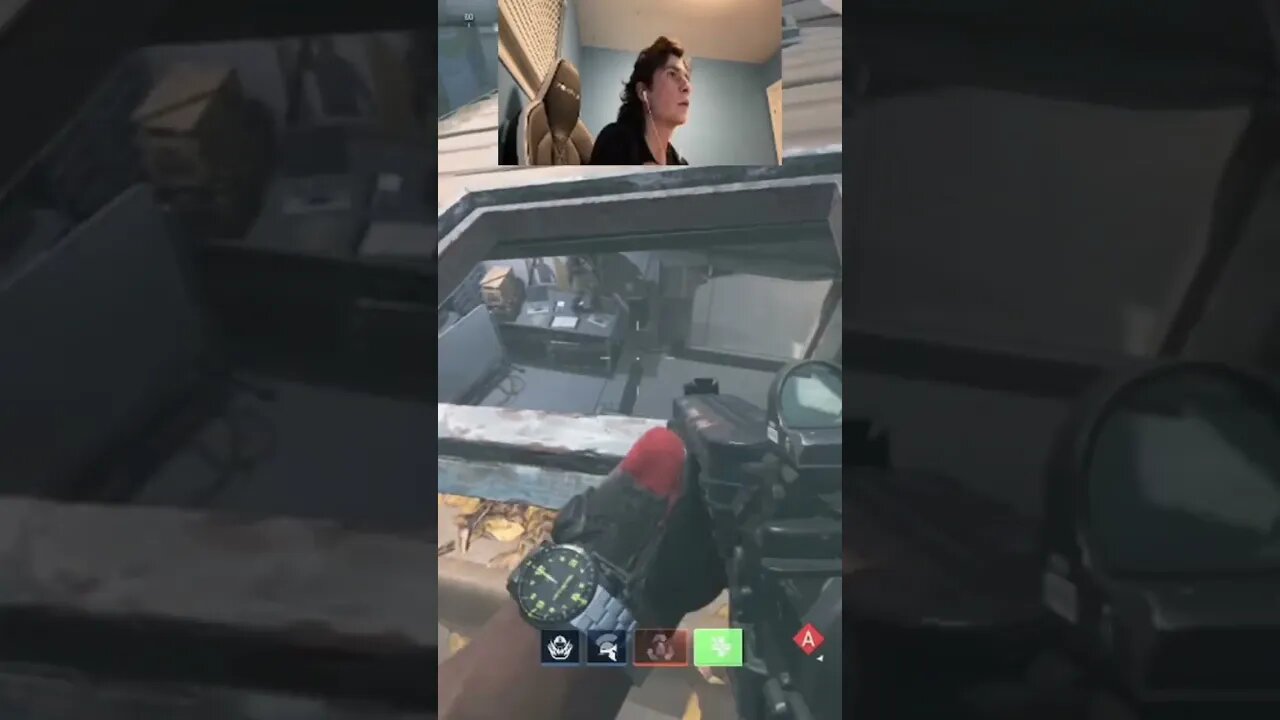 WHO DOES THIS⁉️ | #shorts #gaming #callofduty