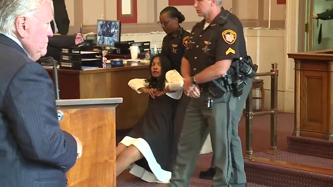 Chaos erupts as judge issues sentence for ex-judge Tracie Hunter