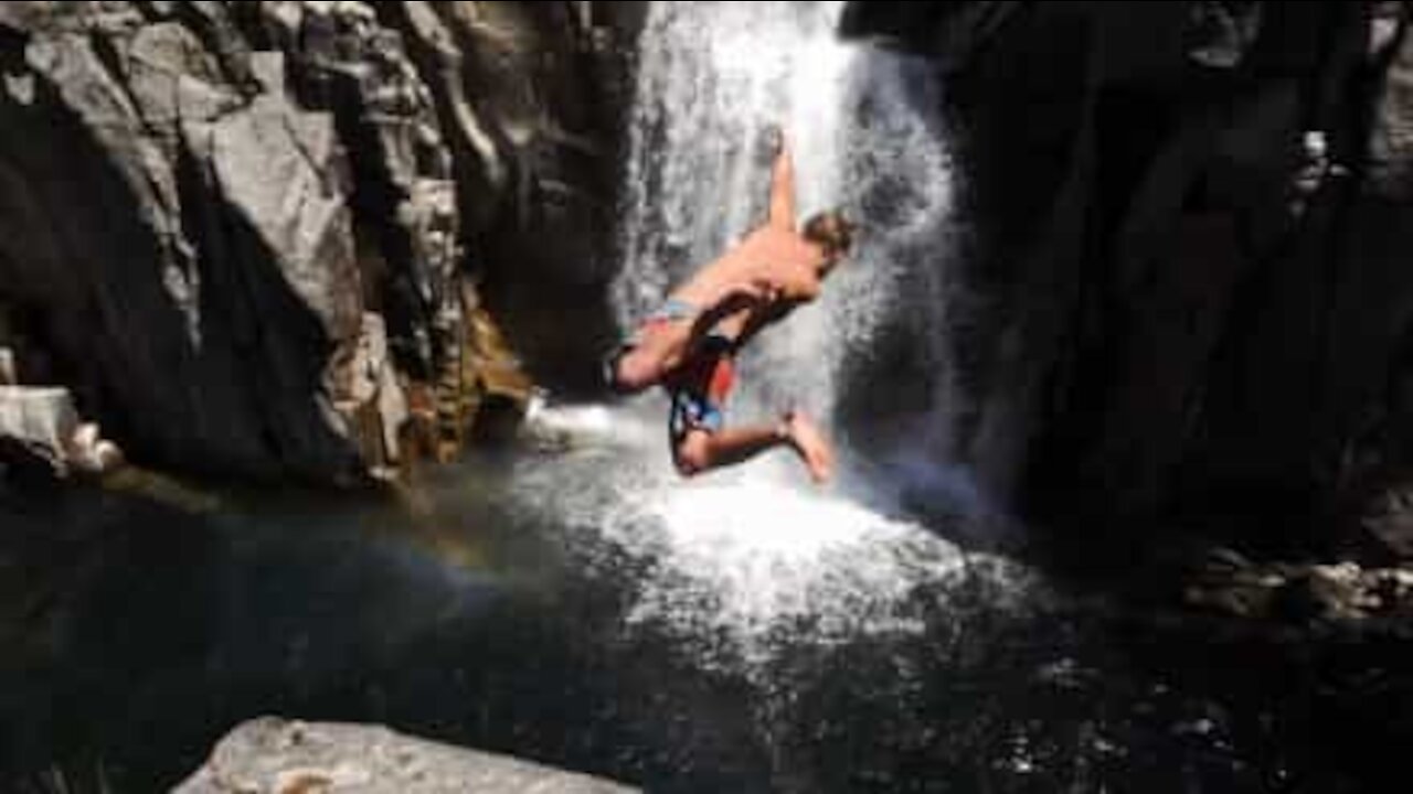 Tuffi da paura dalle cascate della California