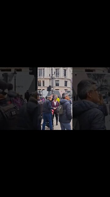 Tourist moves quick #horseguardsparade