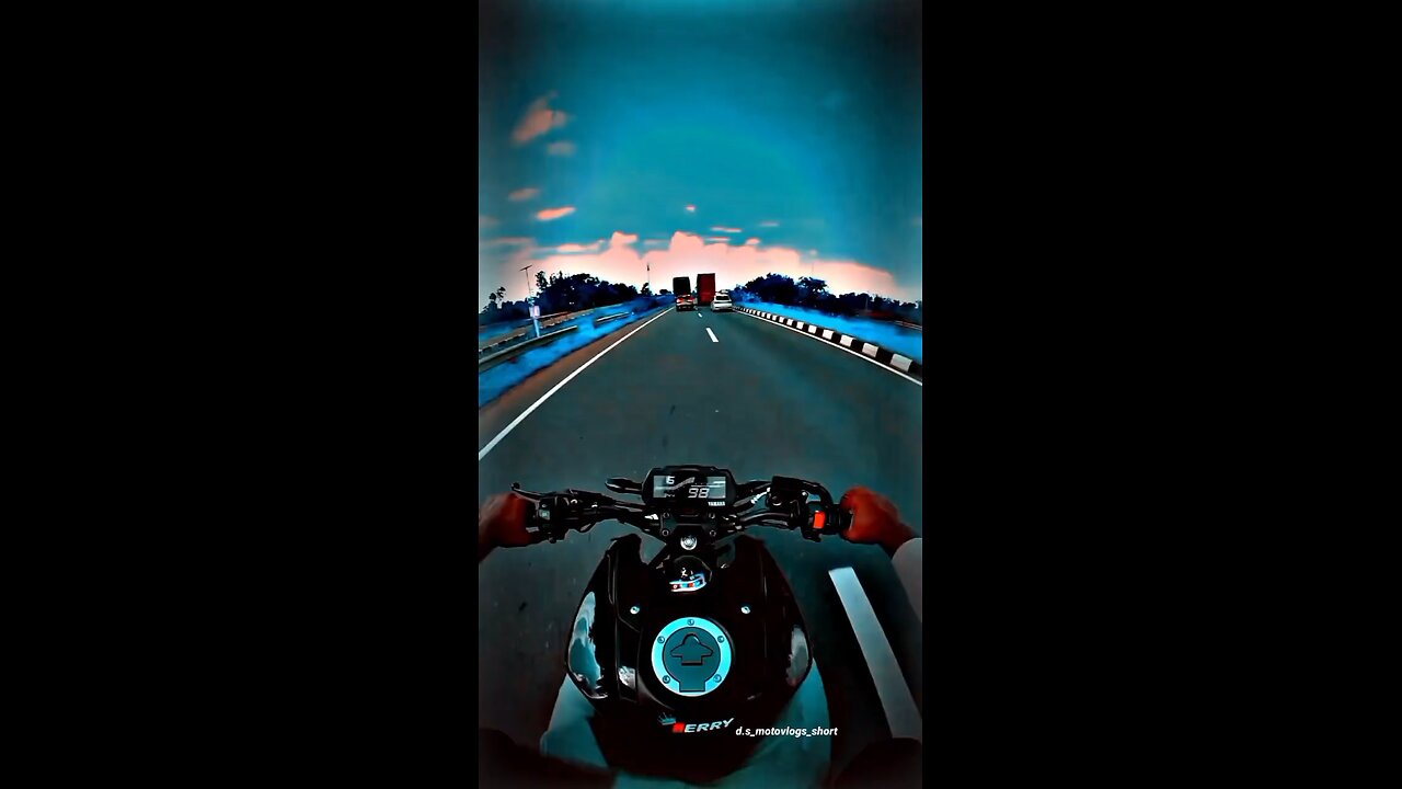 moto vlogger #shorts #youtubeshorts