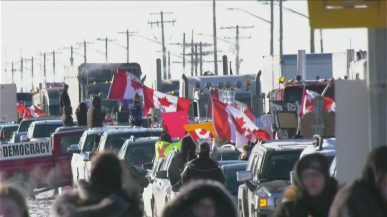 FREEDOM TRUCKER'S CONVOY PASSES TRENTON ONTARIO